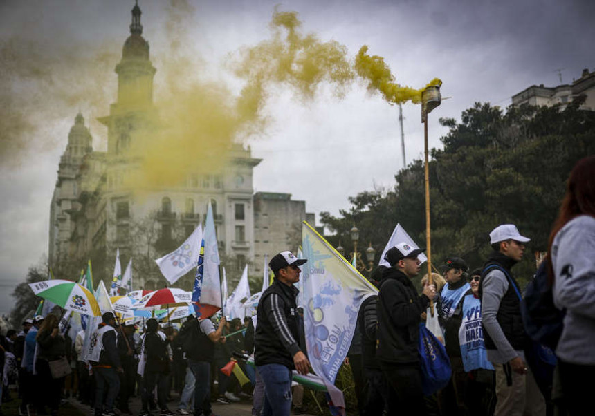 Блокиран Буенос Ајрес: Протест због економске кризе