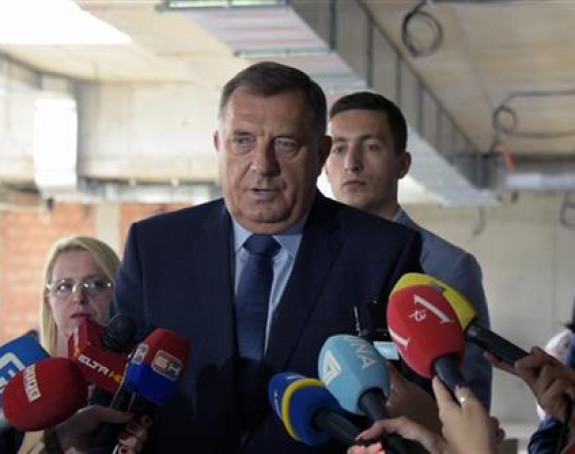"Ми смо добри момци, Шмит нас звао на ракију"