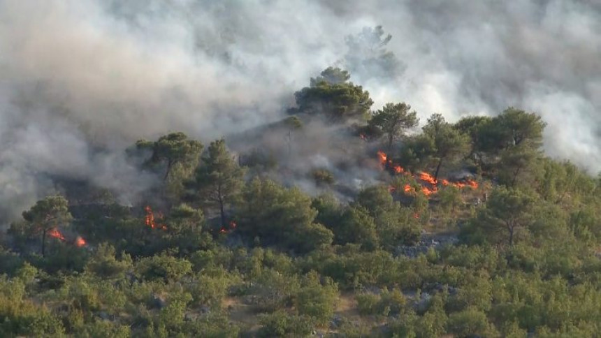 Муња изазвала пожар код Лабина у Истри