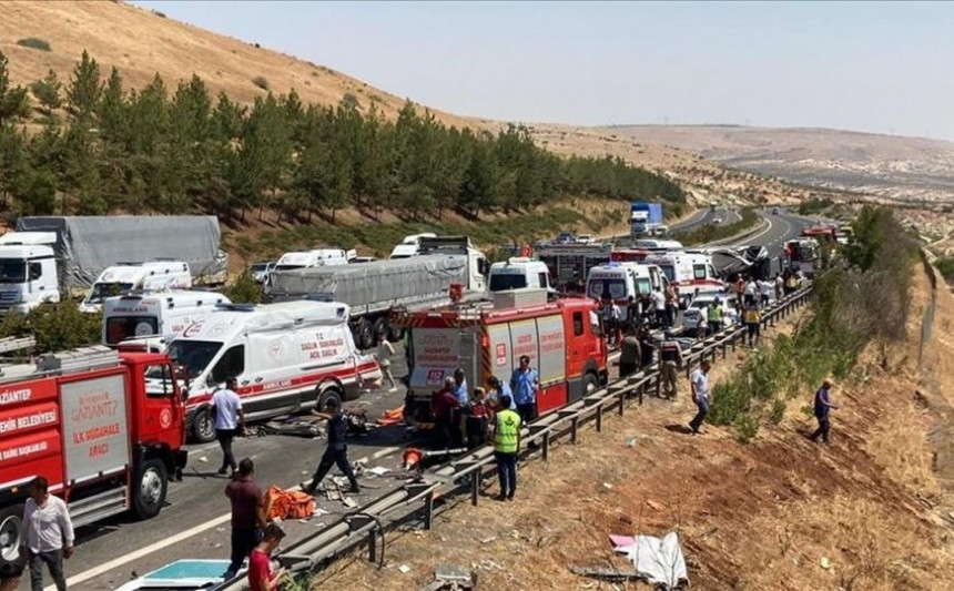 Турска: Износили повријеђене, па налетио аутобус