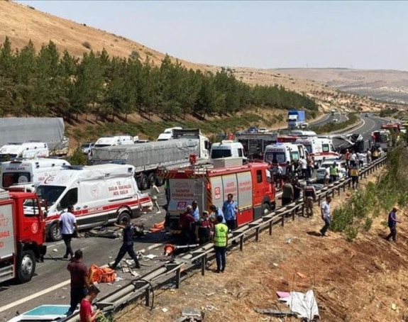 Turska: Iznosili povrijeđene, pa naletio autobus