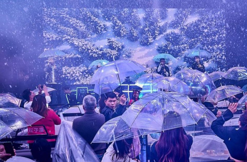 U Šangaju postoji restoran u kome pada sneg po gostima!