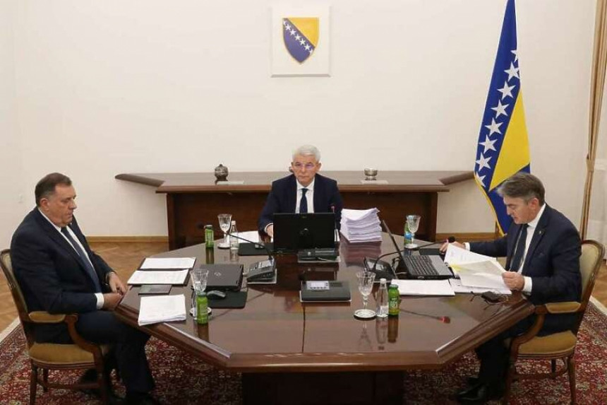 Dodik tražio zaključak da BiH promijeni stav o Ukrajini