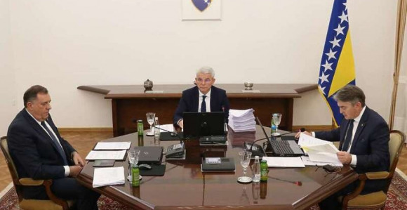 Dodik tražio zaključak da BiH promijeni stav o Ukrajini