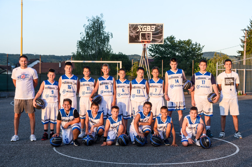 Mozzart donirao opremu omladincima KK „Radivoj Korać“