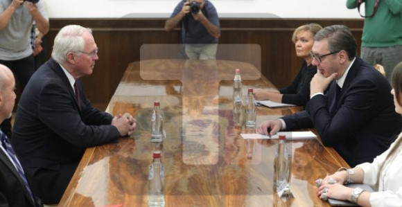 Vučić sa Hilom: Srbija u dijalogu konstruktivna