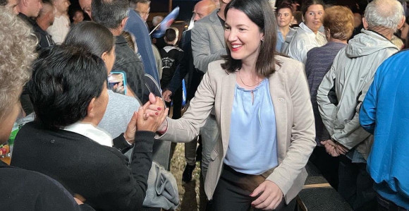 Pogledajte kako su građani Jablanice kod Gradiške dočekali Jelenu Trivić (VIDEO)