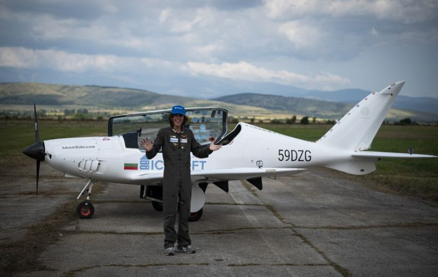 On je najmlađi tinejdžer pilot koji je sam avionom obišao svet!