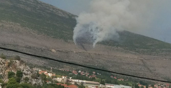 Grom udario u brdo iznad Trebinja pa izazvao požar