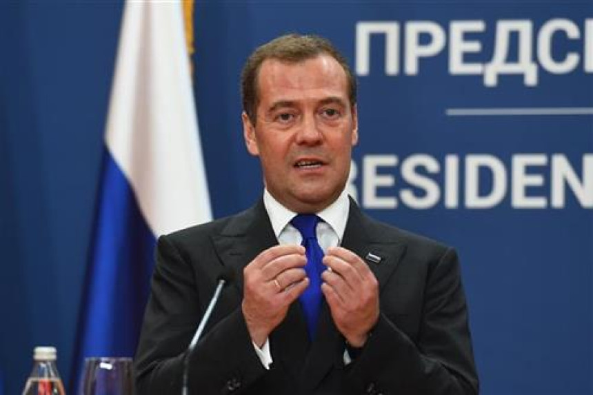 Medvedev: Gas možda košta i 5.000 evra za hiljadu kubika