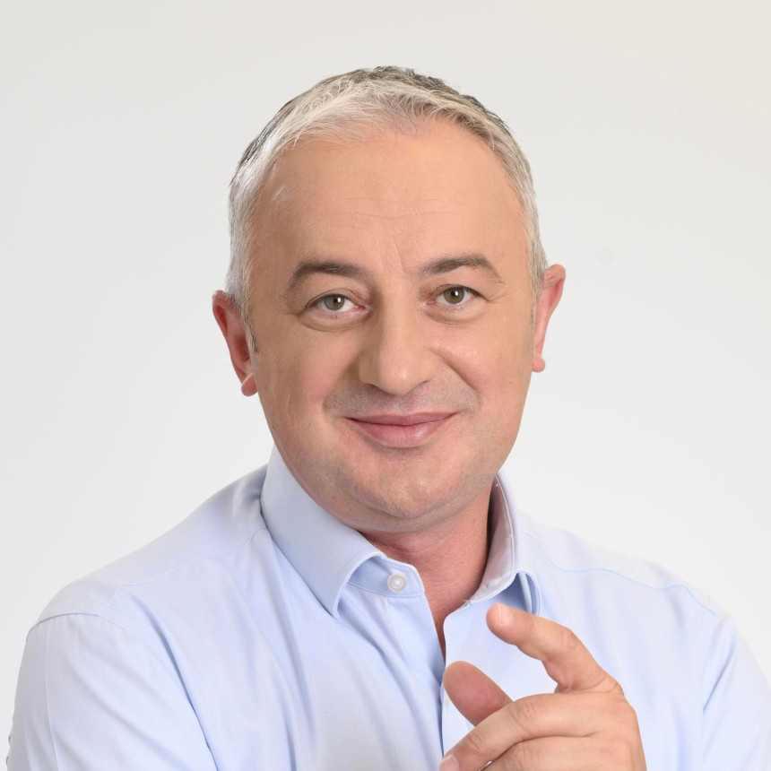 Новалићу, ко је кога помагао у овим кризама?!