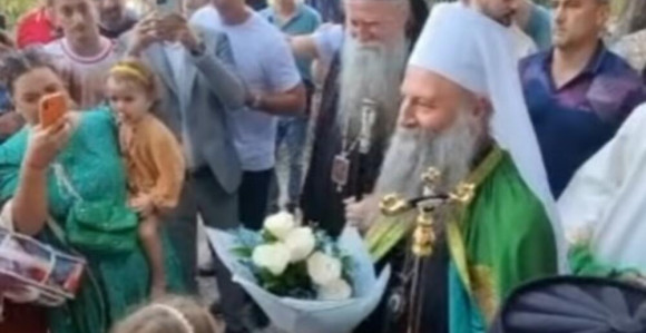 Patrijarh Porfirije služio liturgiju u manastiru Savina