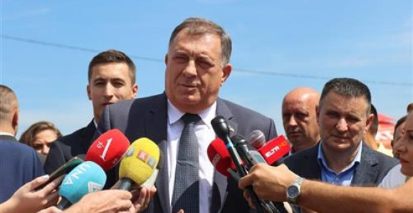 Данас једно, сутра друго и тако више од деценије