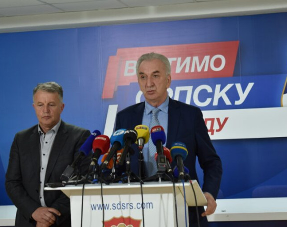 "Други се спремају за кризу, наша власт спава. Не слушају ни упозорења Вучића"