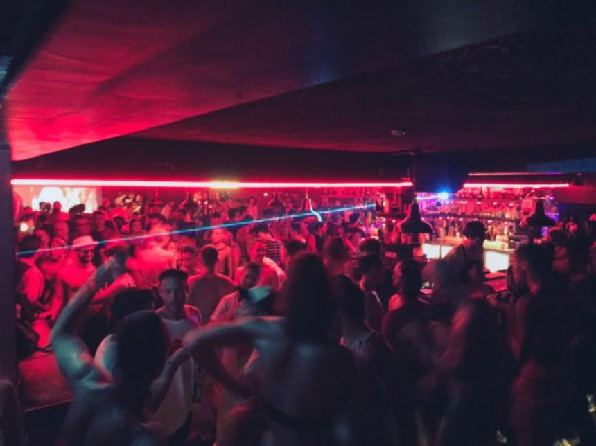 Noćni klub u Sidneju izbacuje goste koji nepristojno zure u druge!