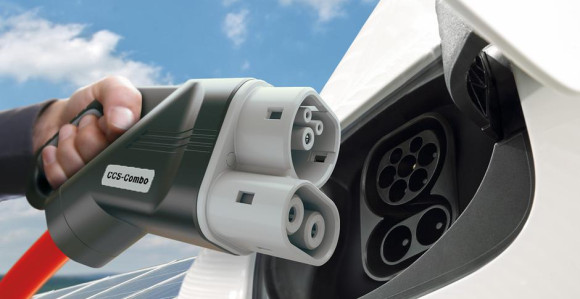 Škotski policajci dobili električne automobile bez punjača za njih!?