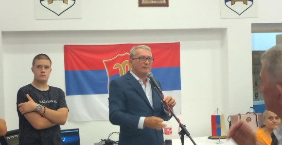 SNSD se sa narodom igra kao mačka sa miševima