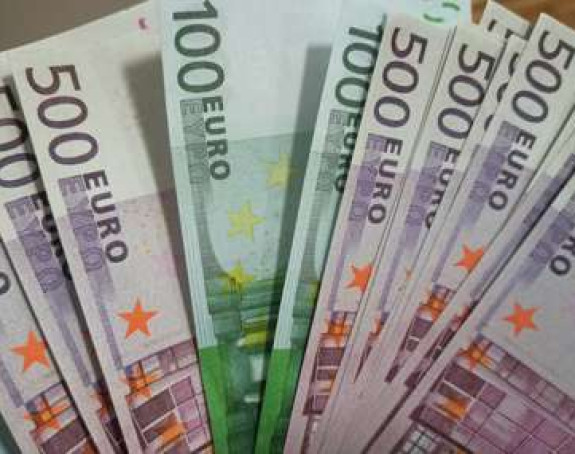 Evro gubi bitku s dolarom, a kamate sve veće