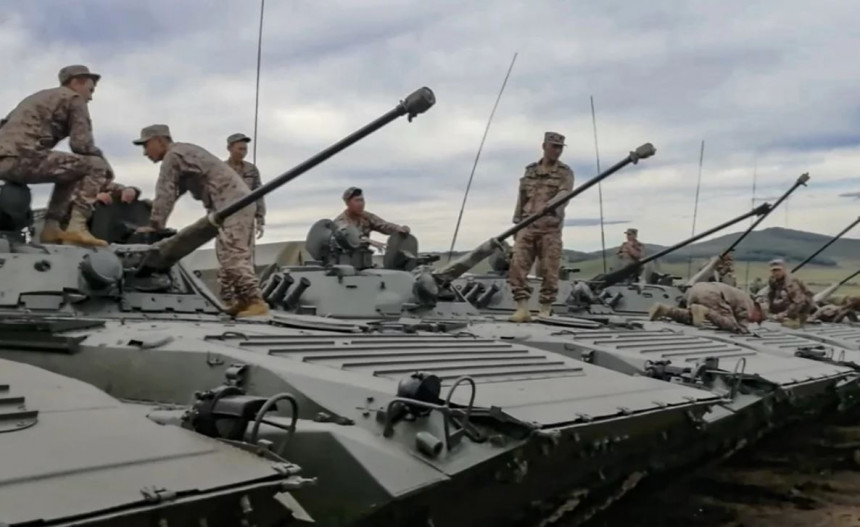 Почеле велике војне вјежбе на истоку Русије (ВИДЕО)