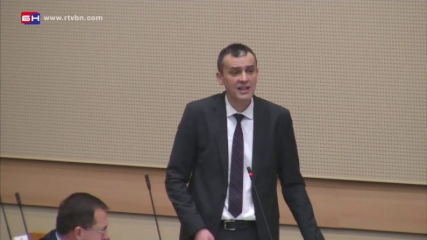 Vlast koristi djecu poginulih boraca za svoju promociju