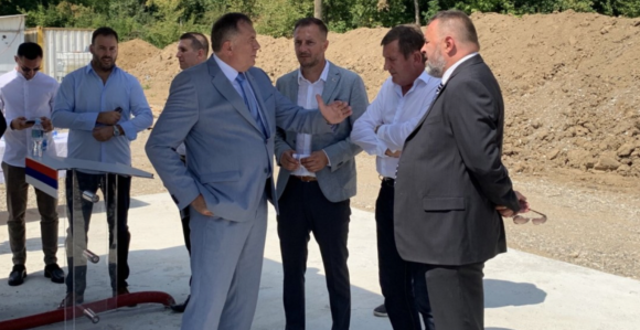 Dodik će moći preko stikera za registraciju pratiti kretanja svih vozila u BiH