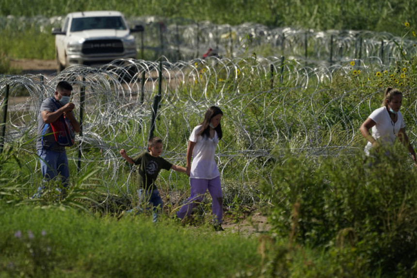 Мигранати страдали у покушају да пређу Рио Гранде