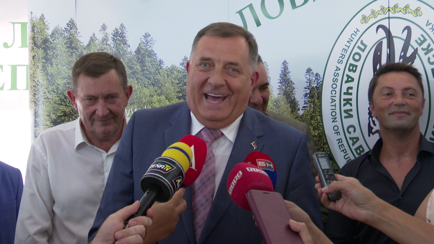 Dodik na lovačkom skupu: Red pjesme, red obećanja