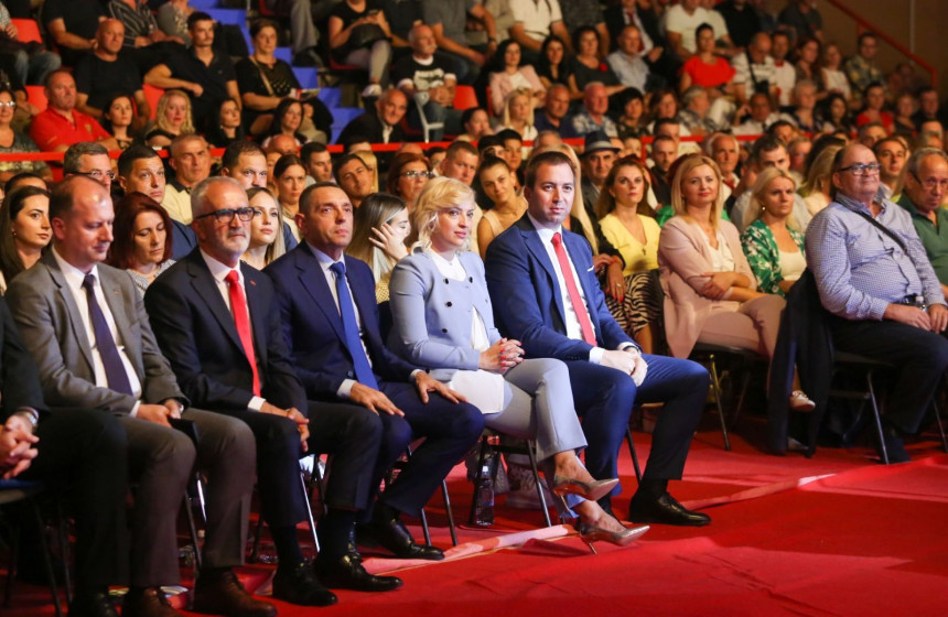 СПС представила кандидате, први предизборни скуп у БЛ