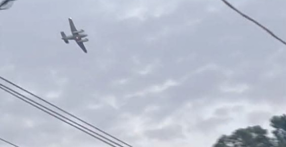 SAD: Pilot prijeti da će se obrušiti na supermarket