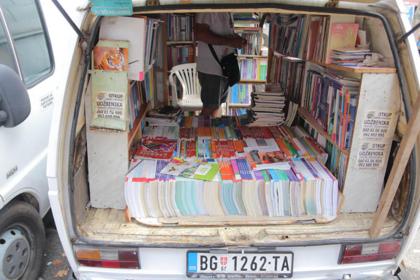U Srbiji uzimaju godišnji da bi djeci nabavili knjige