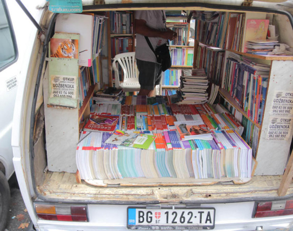 У Србији узимају годишњи да би дјеци набавили књиге