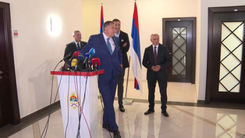 Ambasador ipak dobija agreman “nakon predstave”