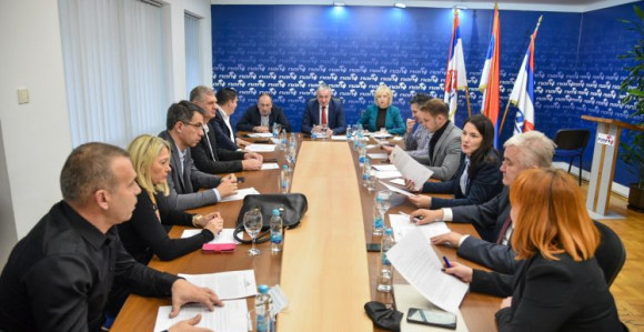 Dodik vodi štetne i politički sulude poteze po Srpsku