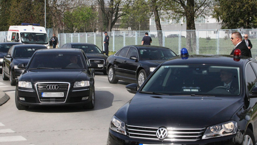 Ministri u Vladi Srpske se razbacuju - Kupuju nova skupocjena vozila