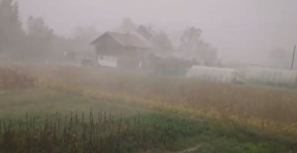 Gradiška: Vjetar i kiša nosili sve pred sobom (VIDEO)