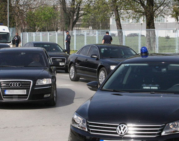 Ministri u Vladi Srpske se razbacuju - Kupuju nova skupocjena vozila