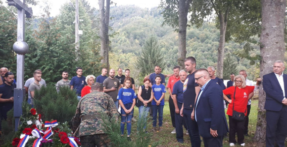 Služen parastos i položeni vijenci stradalom srpskom stanovništvu