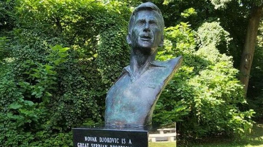 Novak Đoković dobio bistu u Americi (FOTO)
