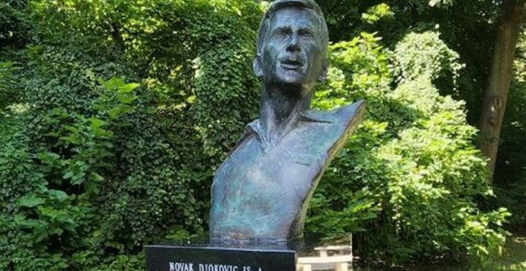 Novak Đoković dobio bistu u Americi (FOTO)