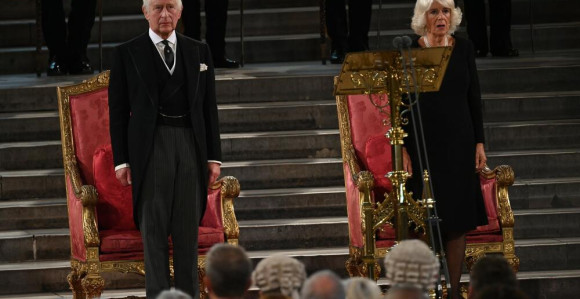 Kralj Čarls III i Kamila prvi put sjeli na tron!