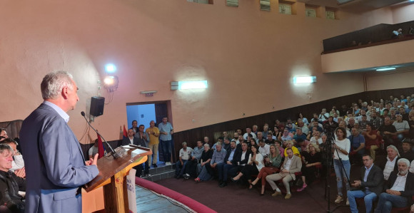 Народ даје велику подршку Шаровићу и Јелени Тривић