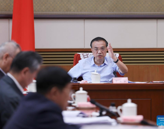 Premijer Li: Povećati napore u sprovođenju politike za stabilizaciju ekonomije