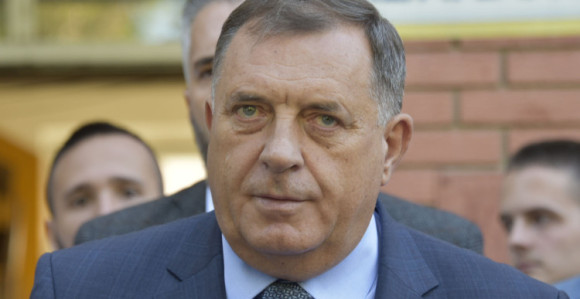 Да ли те срамота на који дан си угостио Милановића?!
