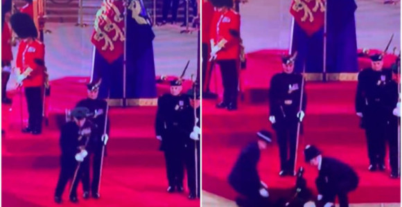 Stražar kraljičine garde srušio se pored njenog kovčega! (VIDEO)