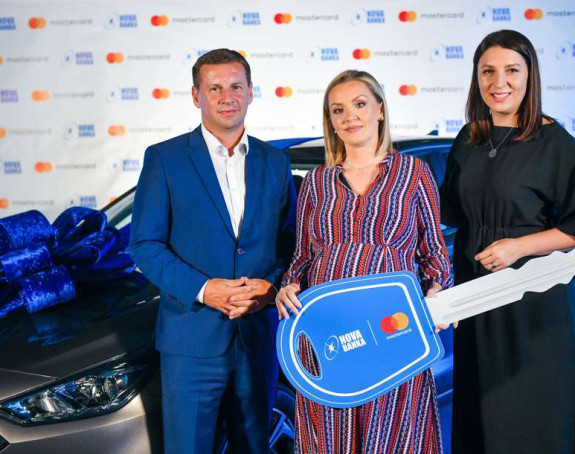 Nova banka uručila automobil srećnoj dobitnici