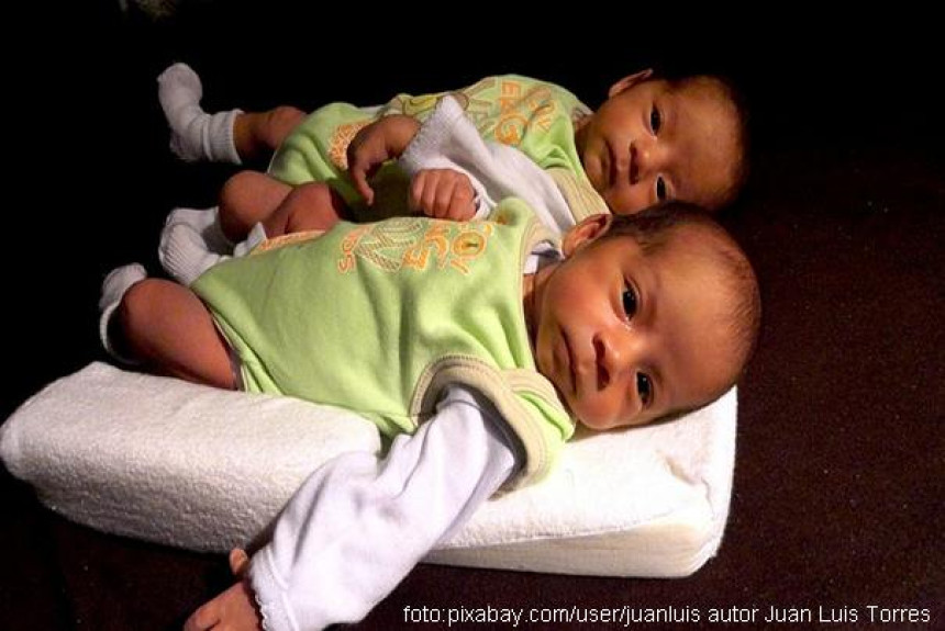 Rodila blizance različite boje kože!