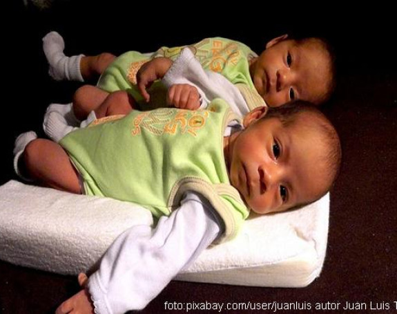 Rodila blizance različite boje kože!