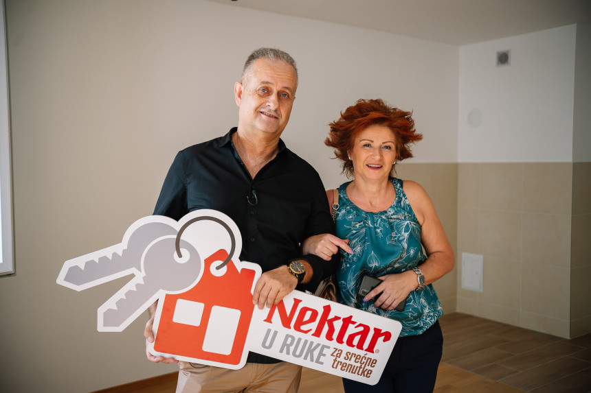 Уручене главне награде - стан у центру Бањалуке и аутомобил “Ауди А3”