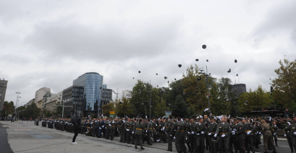Šapke poletjele u vazduh, promocija najmlađih oficira