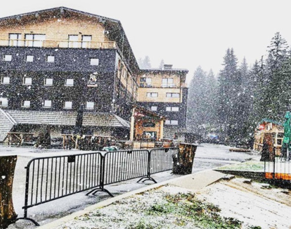 Prvi sezonski snijeg obijelio Kopaonik